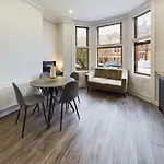 Modern 2 Bedroom Apartment In Belfast