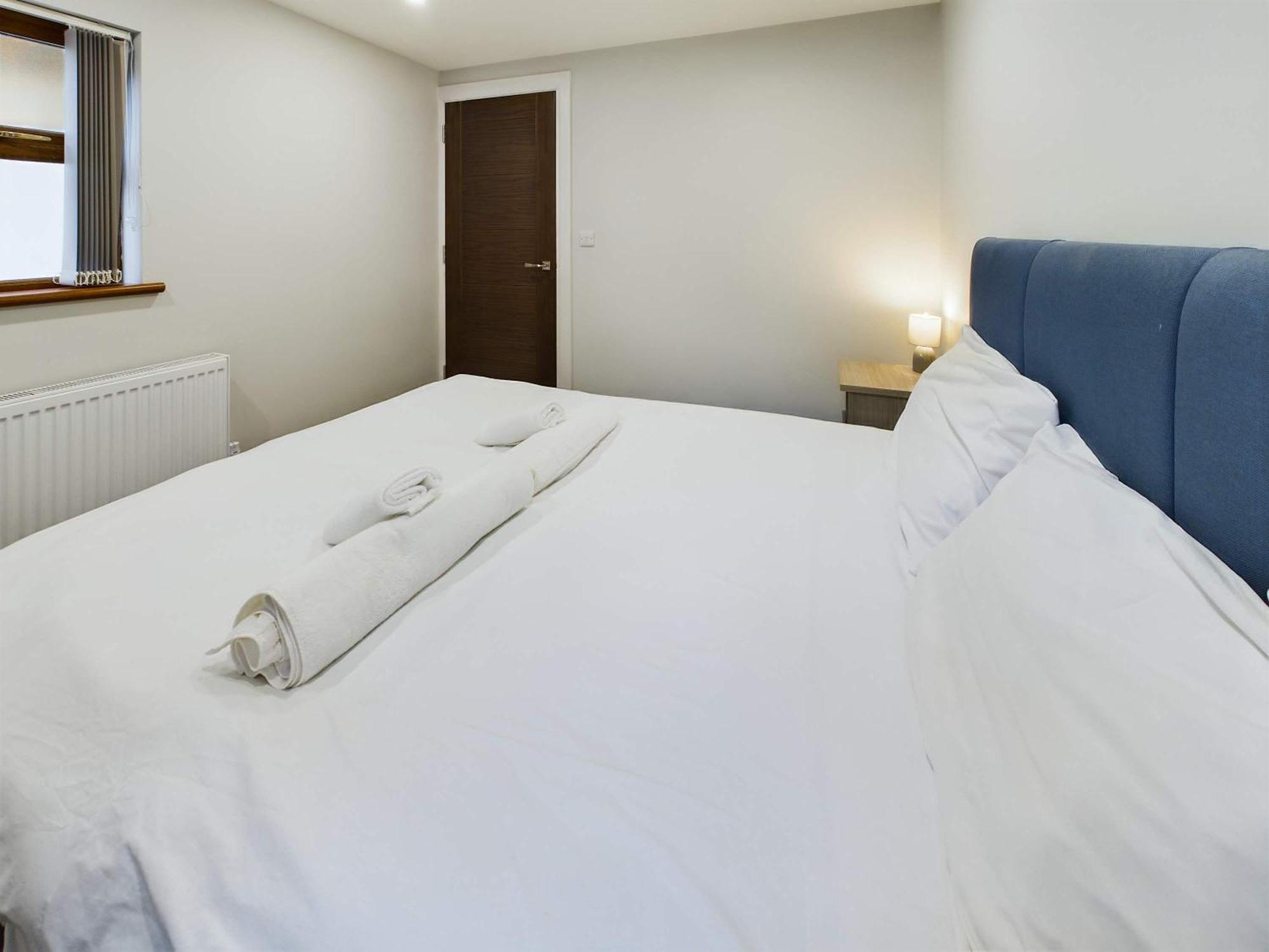 Modern 2 Bedroom In Apartment *